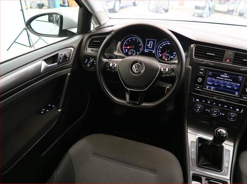 Volkswagen Golf - hlavní fotka