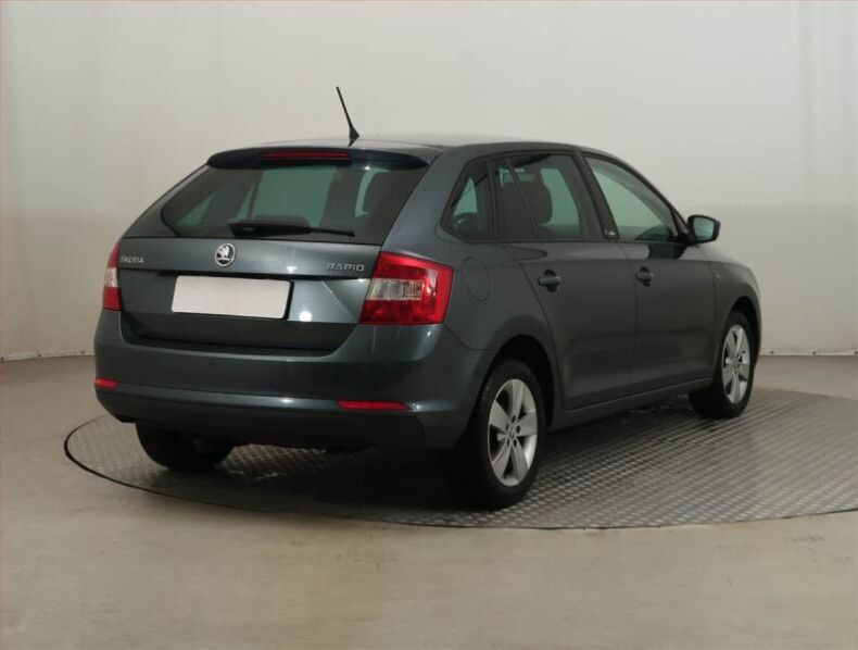 Škoda Rapid - hlavní fotka