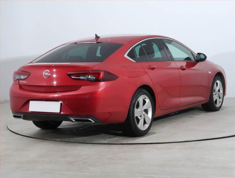 Opel Insignia - hlavní fotka