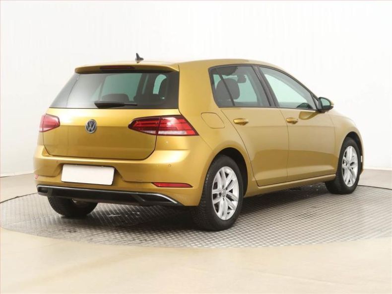 Volkswagen Golf - hlavní fotka