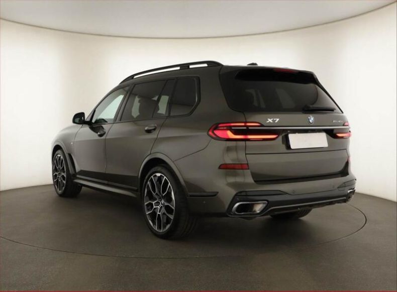 BMW X7 - hlavní fotka