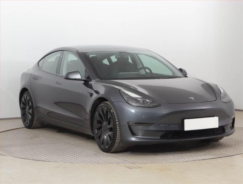 Tesla Model 3 - hlavní foto