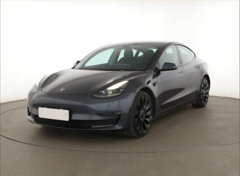 Tesla Model 3 - hlavní fotka