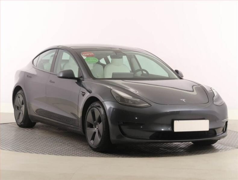 Tesla Model 3 - hlavní foto