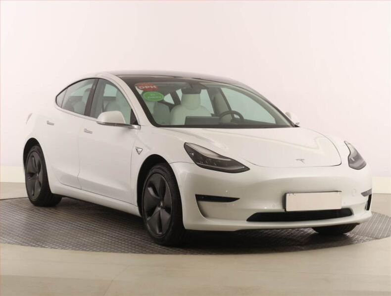 Tesla Model 3 - hlavní fotka inzerátu