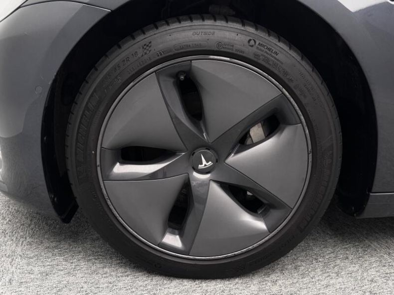 Tesla Model 3 - hlavní fotka