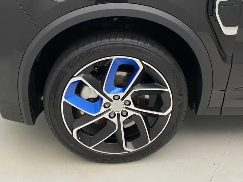 Lynk & Co 01 - hlavní fotka