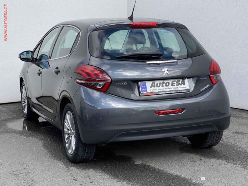Peugeot 208 - hlavní fotka