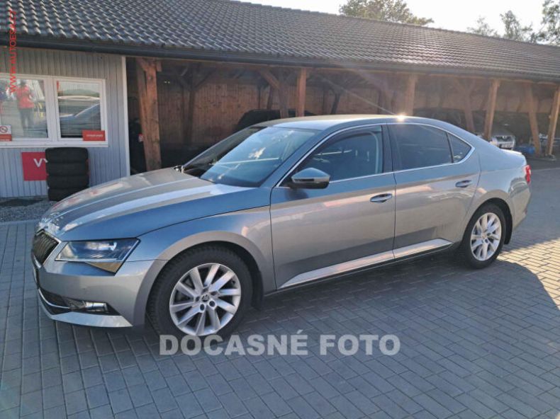 Škoda Superb - hlavní foto