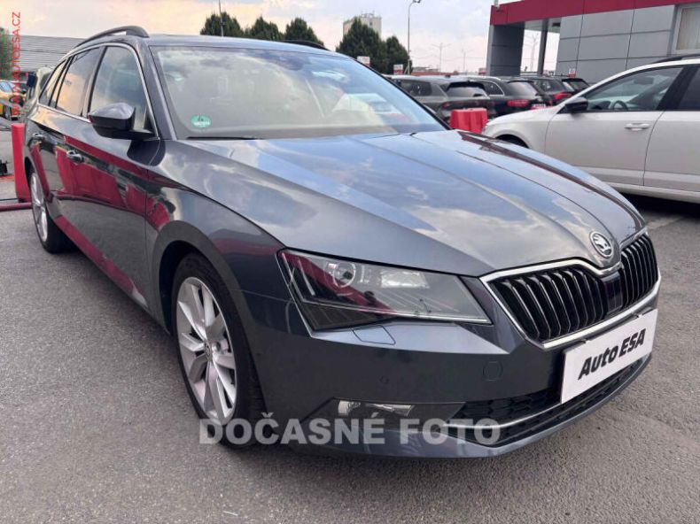 Škoda Superb - hlavní foto