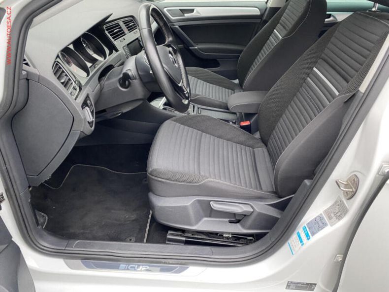 Volkswagen Golf - hlavní fotka