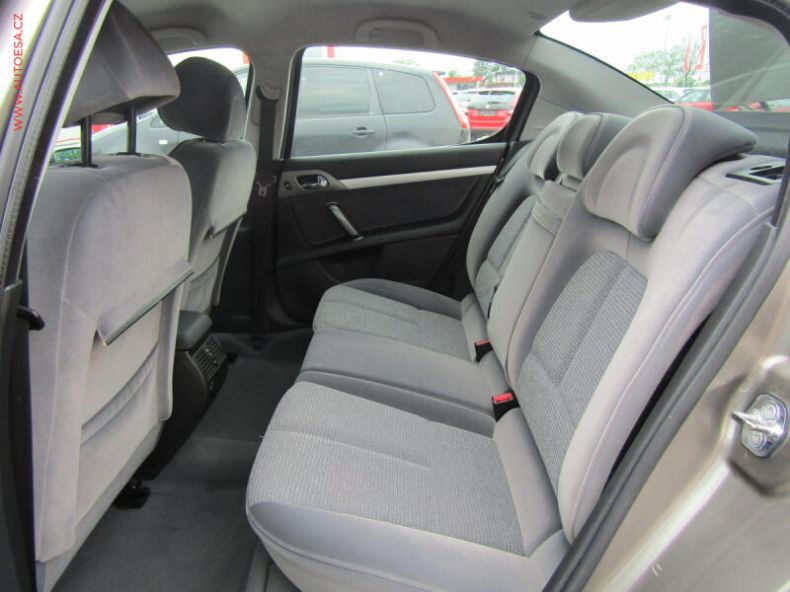 Peugeot 407 - hlavní fotka