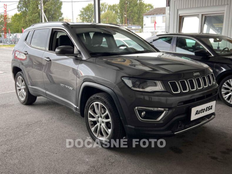 Jeep Compass - hlavní foto