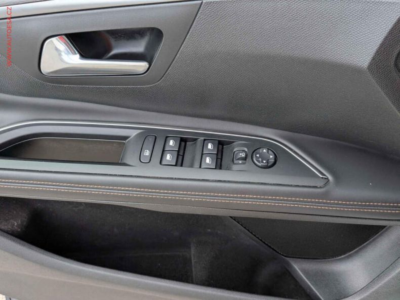 Peugeot 5008 - hlavní fotka