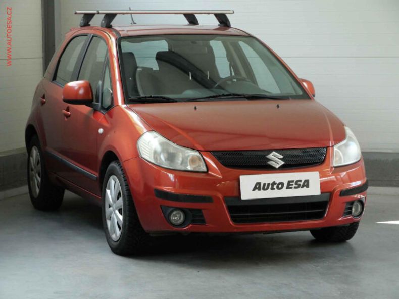 Suzuki SX4 - hlavní foto