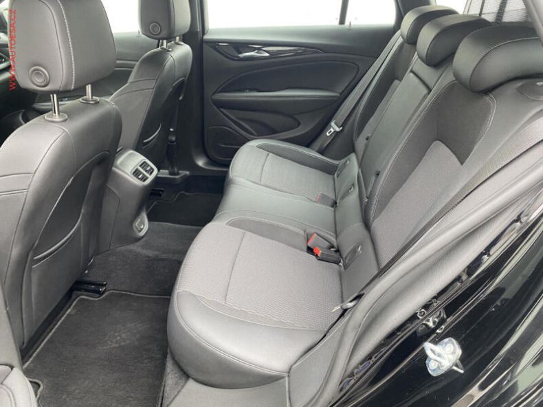 Opel Insignia - hlavní fotka