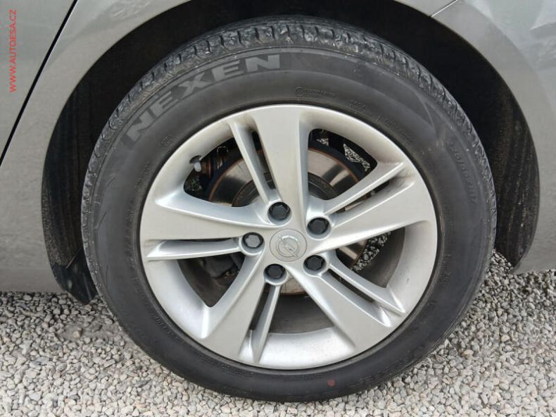 Opel Insignia - hlavní fotka