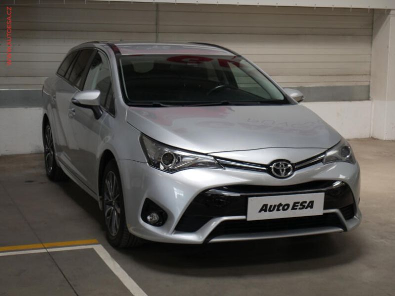 Toyota Avensis - hlavní foto