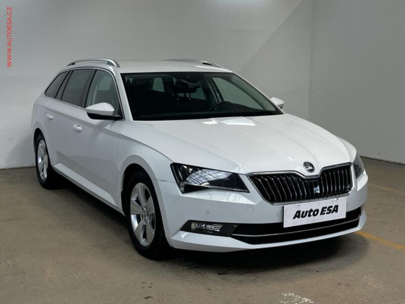Škoda Superb - hlavní foto