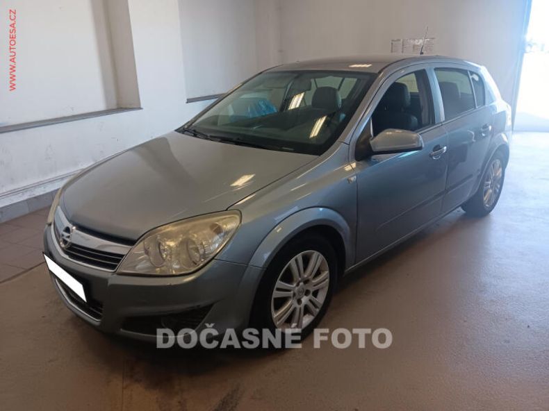 Opel Astra - hlavní foto