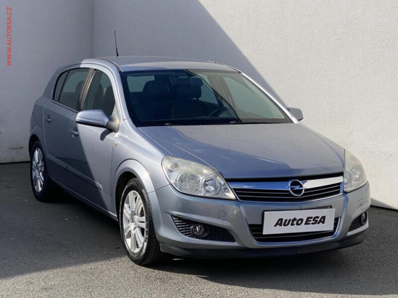 Opel Astra - hlavní foto