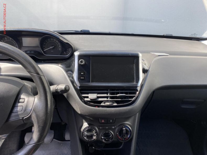 Peugeot 208 - hlavní fotka