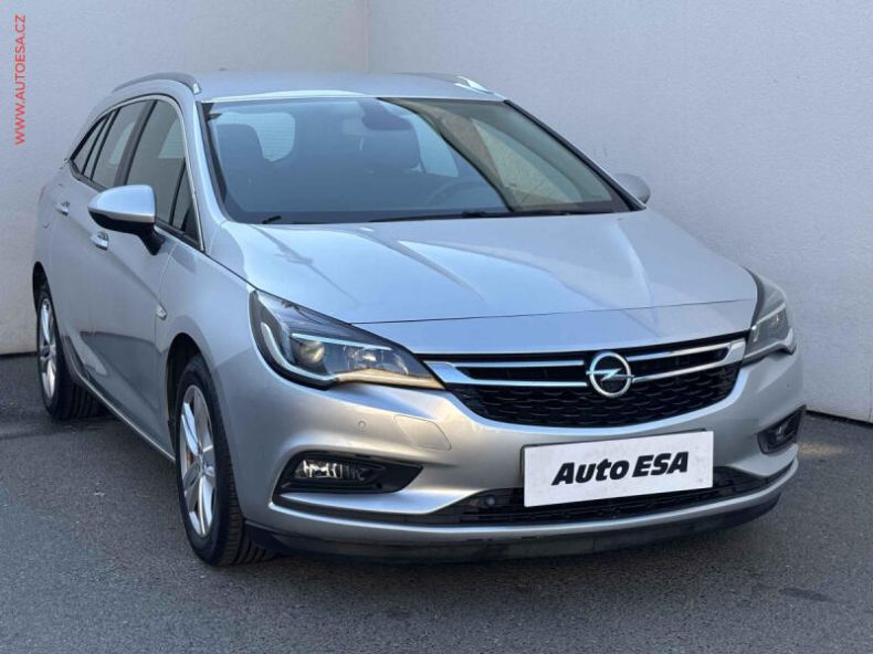 Opel Astra - hlavní foto