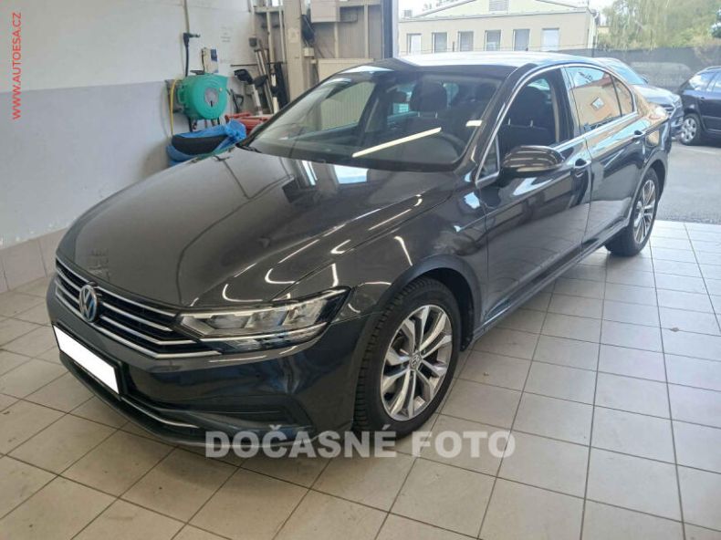Volkswagen Passat - hlavní foto