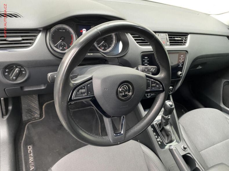 Škoda Octavia - hlavní fotka