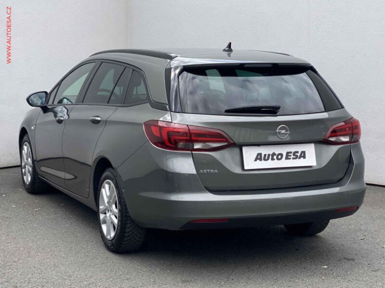 Opel Astra - hlavní fotka