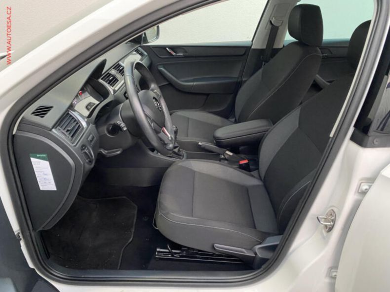 Škoda Rapid - hlavní fotka