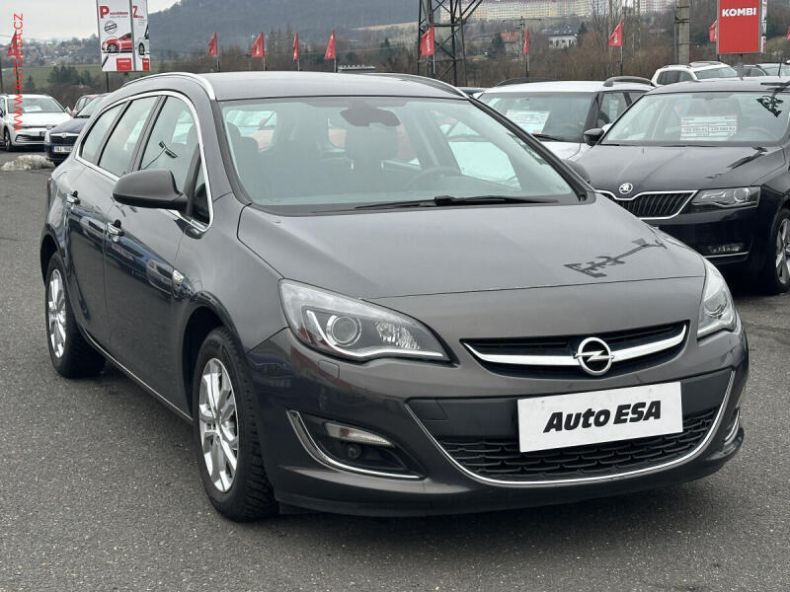 Opel Astra - hlavní foto