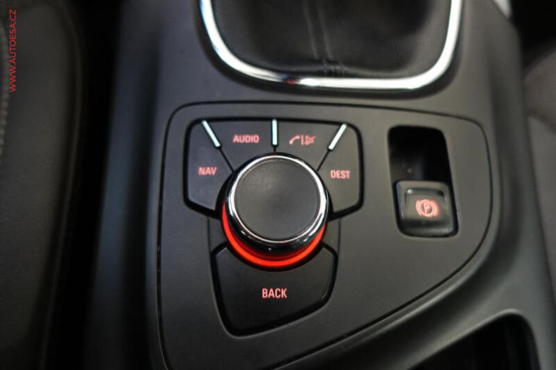 Opel Insignia - hlavní fotka