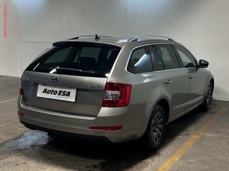 Škoda Octavia - hlavní fotka