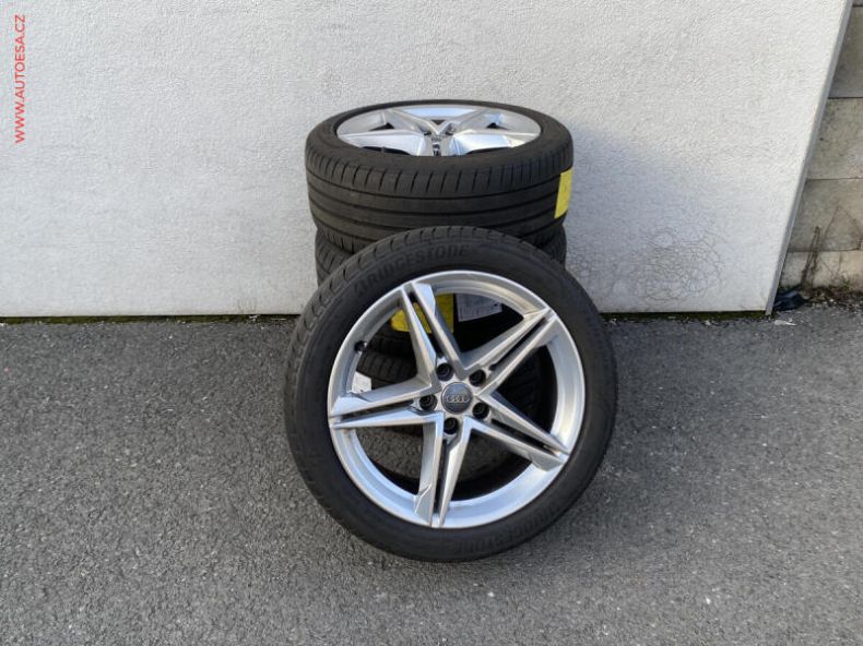 Audi A4 - hlavní fotka