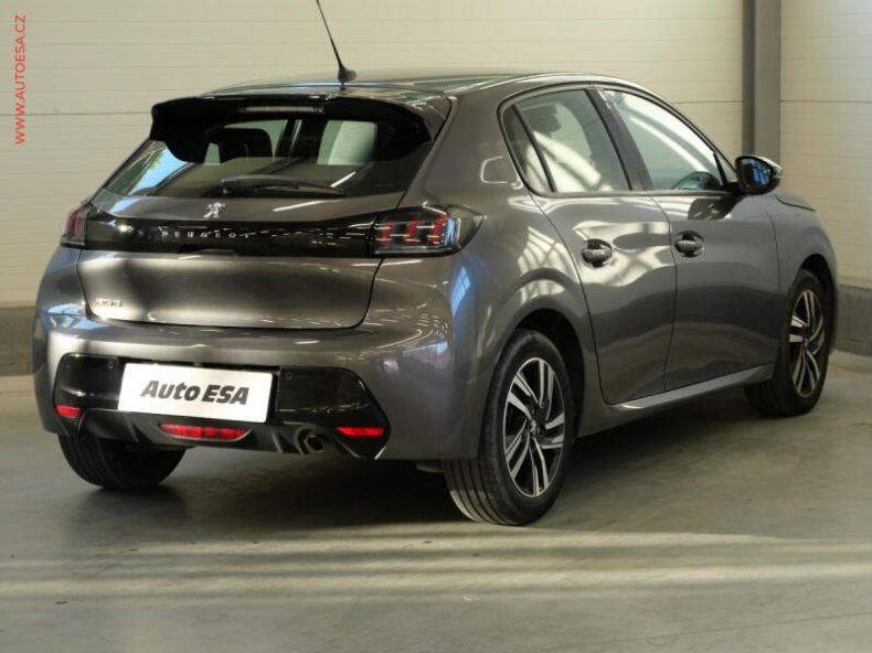 Peugeot 208 - hlavní fotka