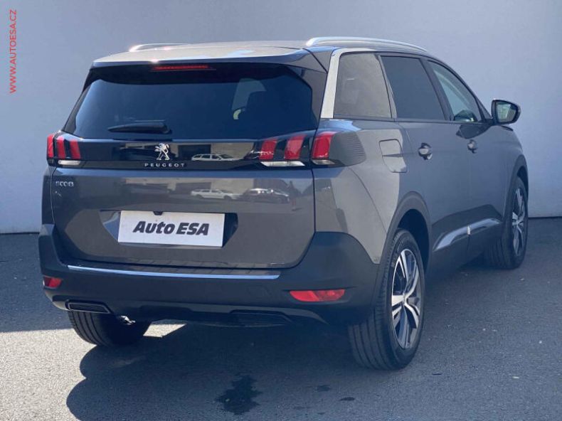 Peugeot 5008 - hlavní fotka