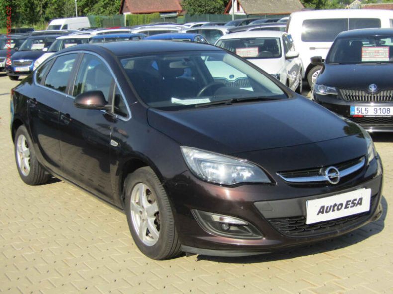 Opel Astra - hlavní foto