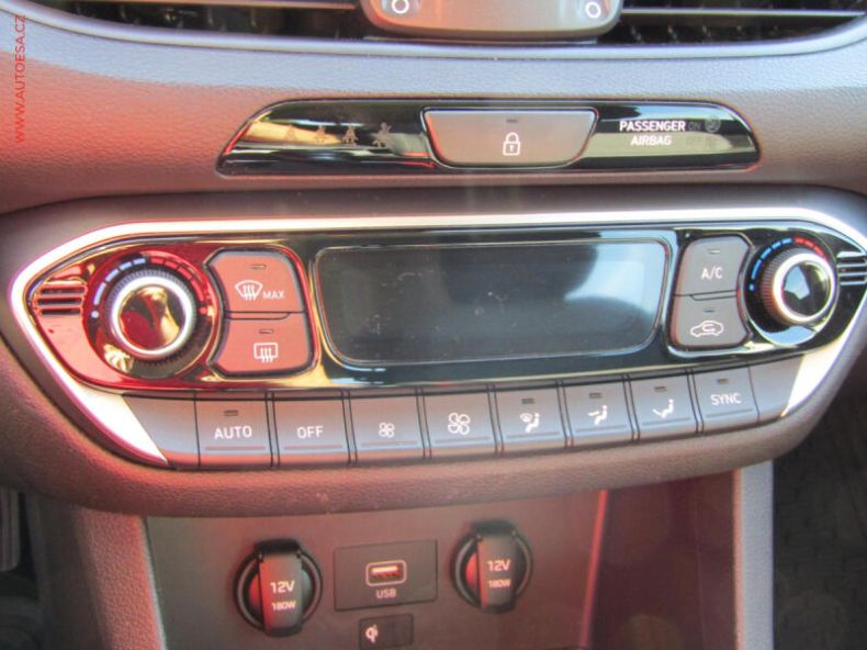 Hyundai i30 - hlavní fotka