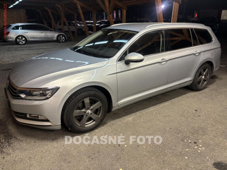 Volkswagen Passat - hlavní foto
