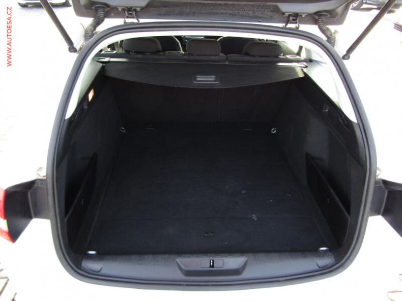 Peugeot 308 - hlavní fotka