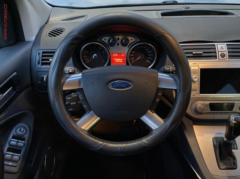 Ford Kuga - hlavní fotka