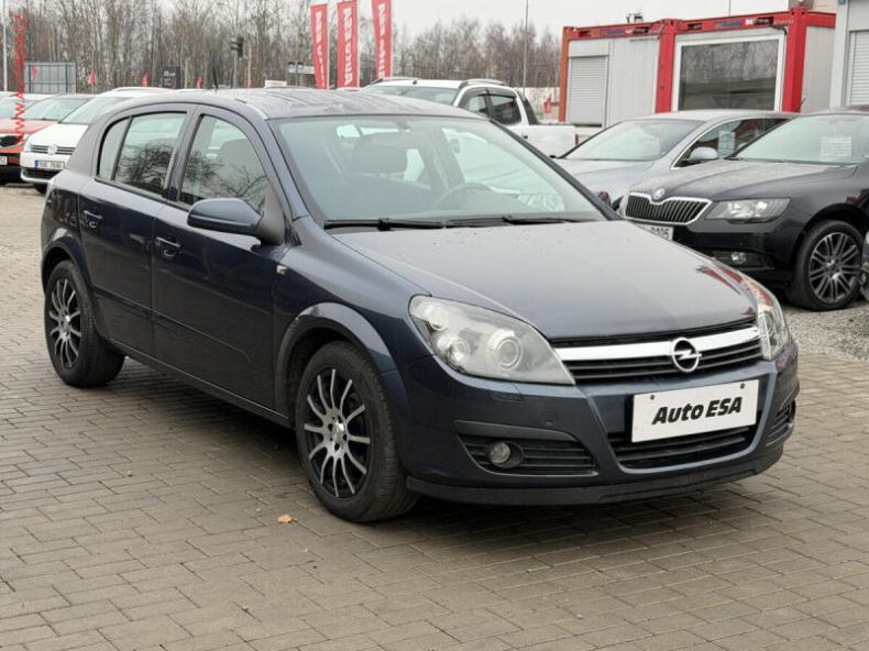 Opel Astra - hlavní foto
