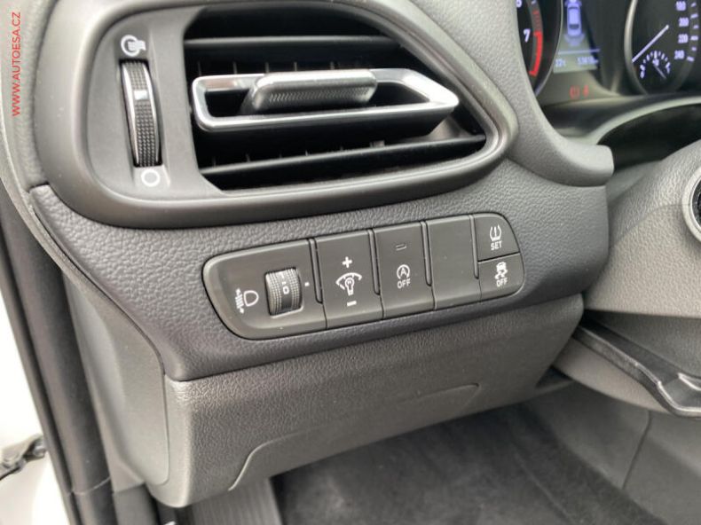 Hyundai i30 - hlavní fotka