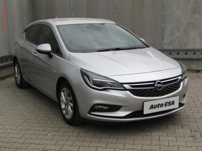 Opel Astra - hlavní foto