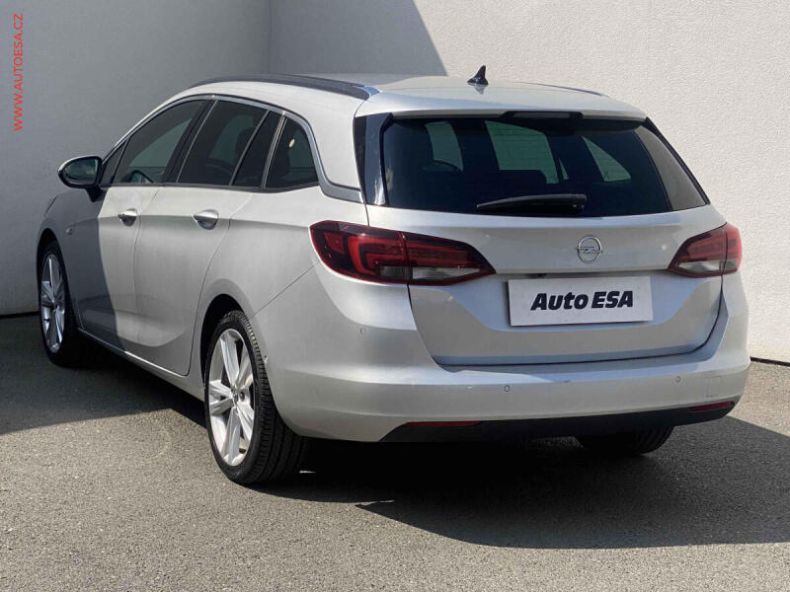 Opel Astra - hlavní fotka
