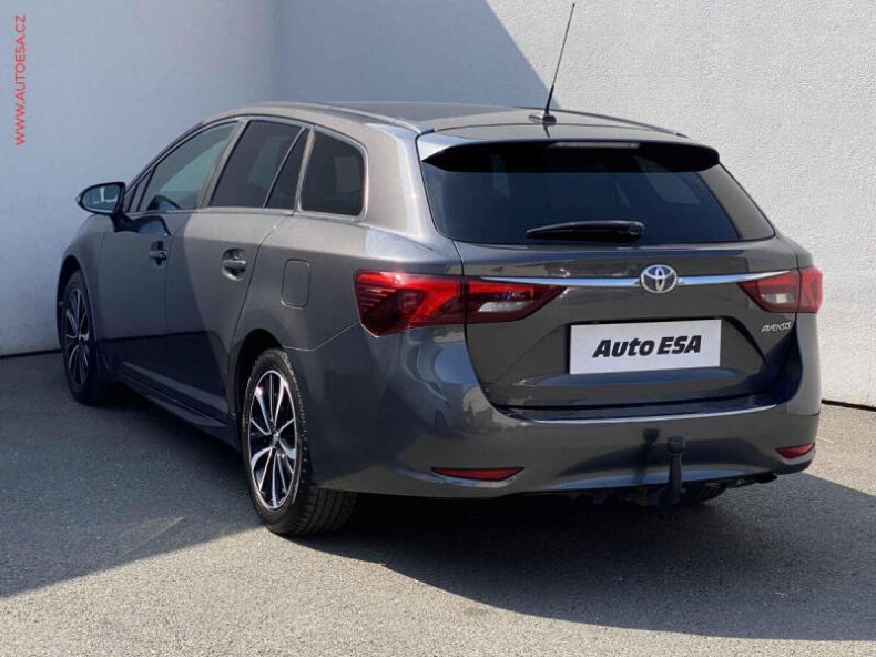 Toyota Avensis - hlavní fotka