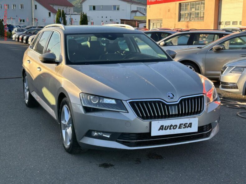 Škoda Superb - hlavní foto