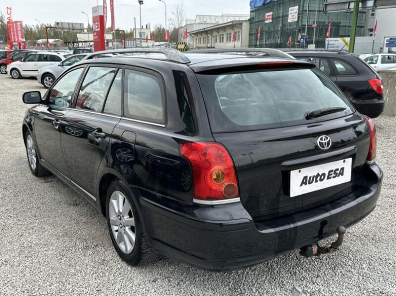 Toyota Avensis - hlavní fotka