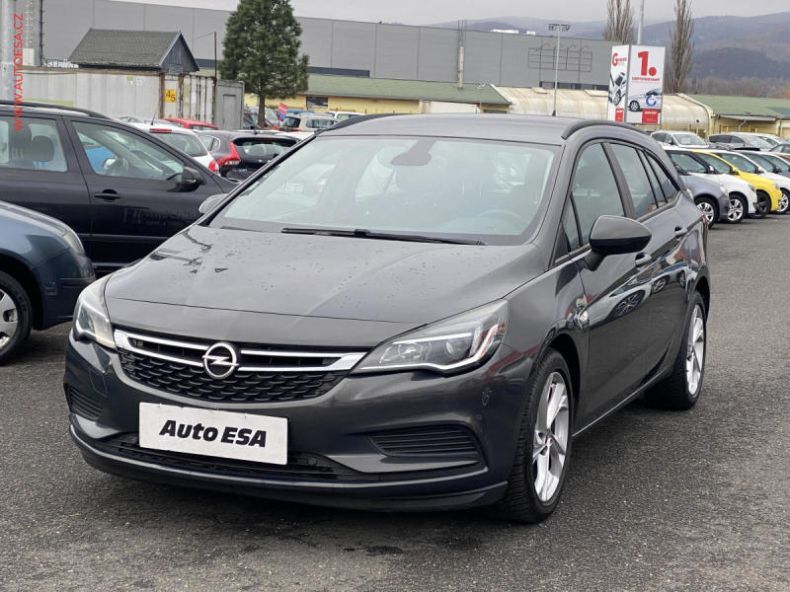 Opel Astra - hlavní fotka